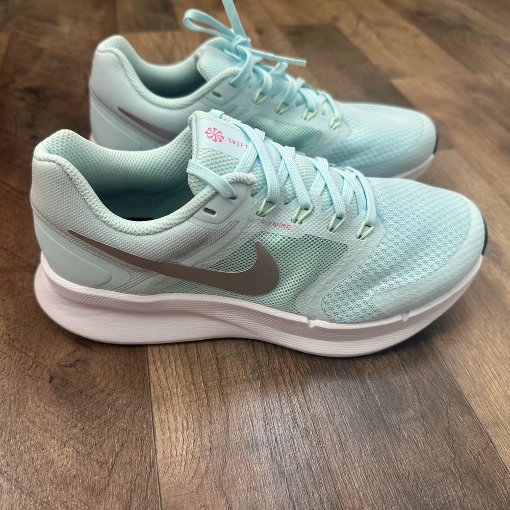 Nike Women's Mint Green Sneakers
